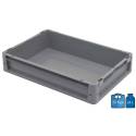 Caixa de plástico 600 x 400 com fundo curvo — capacidade: 24 litros.