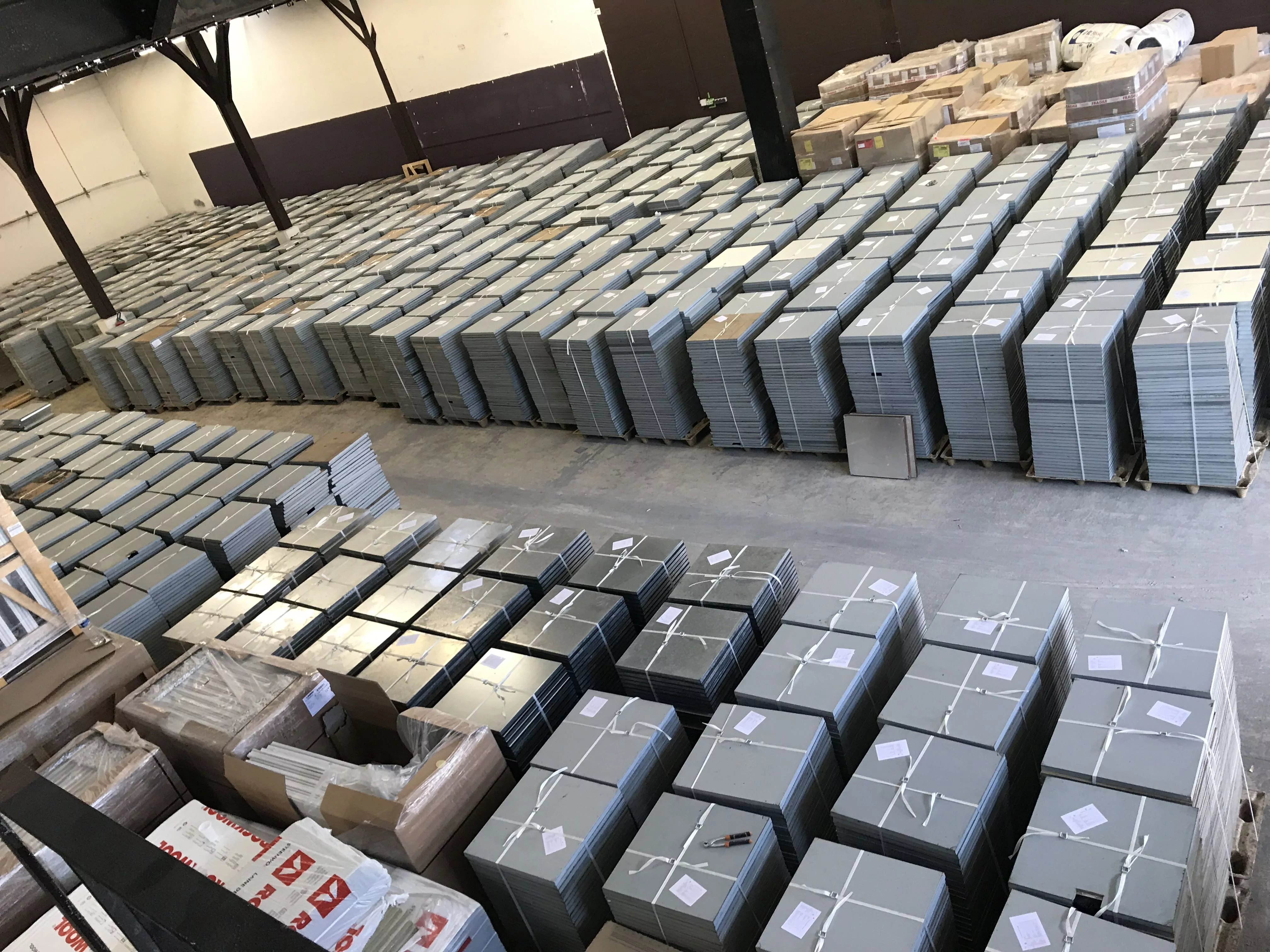 Armazenamento das placas em Paletes Moldadas
